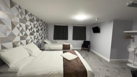 Suite, Ensuite | Blackout drapes, free WiFi, bed sheets