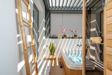 Premium Suite, Balcony | Room amenity