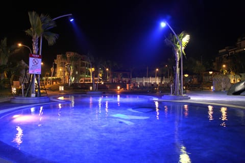 Seasonal outdoor pool, sun loungers