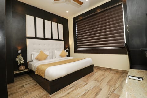 deluxe room without balcony Ac | Free WiFi, bed sheets
