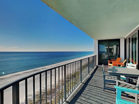 Condo (3 Bedrooms) | Front of property