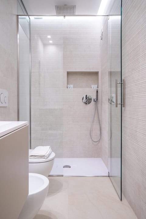 Premium Room | Bathroom | Jetted tub, hair dryer, towels