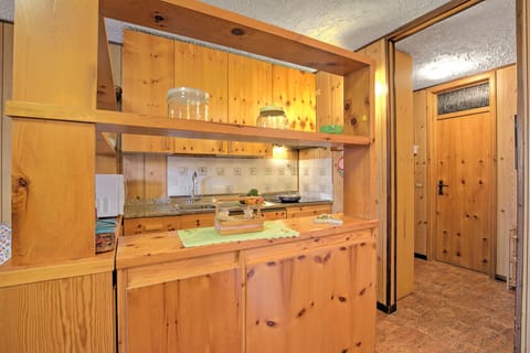 Family Apartment, Multiple Bedrooms (Appartamento Bareu Mountain View) | Private kitchen | Fridge, microwave, stovetop, coffee/tea maker