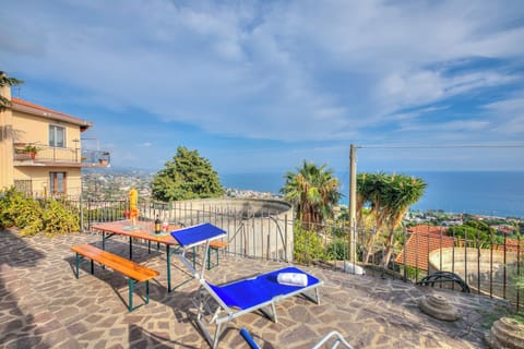 Family Apartment, Multiple Bedrooms, 2 Bathrooms (Palms Villa - Sea View) | Outdoor dining