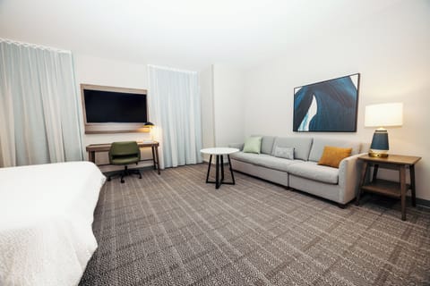 Studio Suite, 1 King Bed, Kitchen | Bed sheets