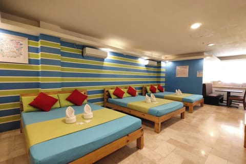 Family Room | Desk, iron/ironing board (on request), WiFi (free), bed sheets