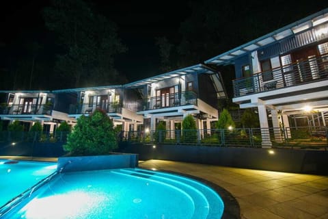 Deluxe Cottage | Living area | 42-cm LCD TV with cable channels
