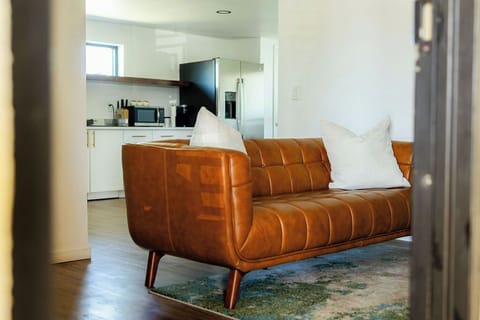 Elite Suite, 1 King Bed, Kitchen, Corner | Living area | 43-inch Smart TV with digital channels, TV, Netflix