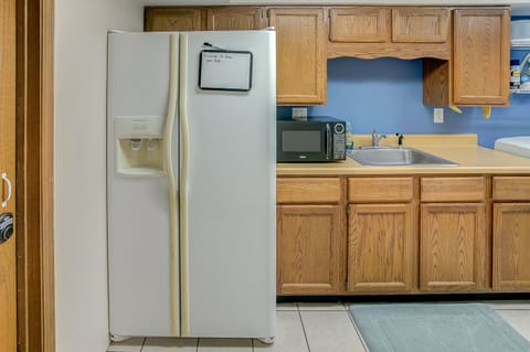 House, 4 Bedrooms | Private kitchen | Fridge, oven, coffee/tea maker, toaster