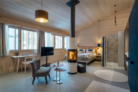 Deluxe Loft | Hypo-allergenic bedding, individually decorated, individually furnished