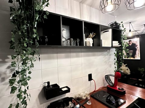 Design Studio Suite | Private kitchen | Mini-fridge, microwave, stovetop, espresso maker