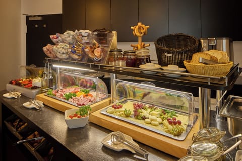 Daily buffet breakfast for a fee