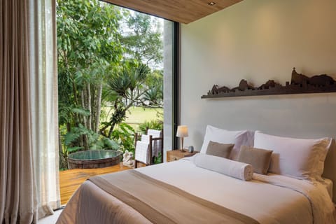 Superior Cottage, 1 Bedroom, Hot Tub, Lake View | Premium bedding, memory foam beds, minibar, in-room safe