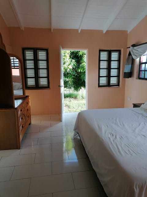 2 bedrooms, iron/ironing board, free WiFi