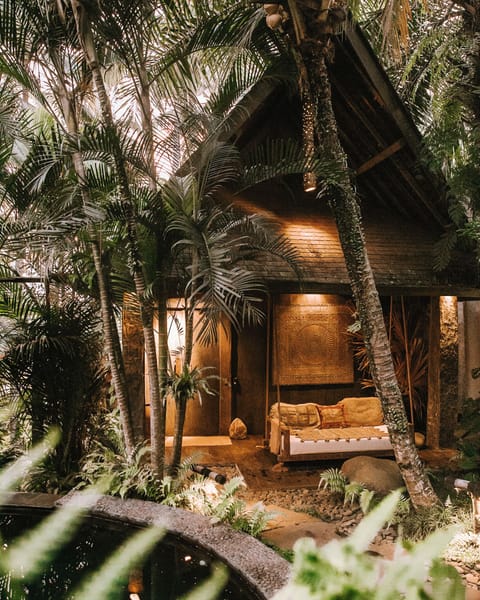 Longhouse | Minibar, in-room safe, individually decorated, individually furnished