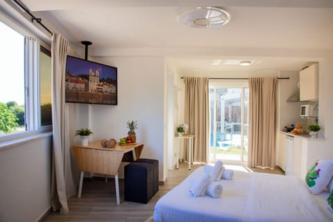Premium Studio, Terrace (11) | Premium bedding, memory foam beds, free WiFi, bed sheets