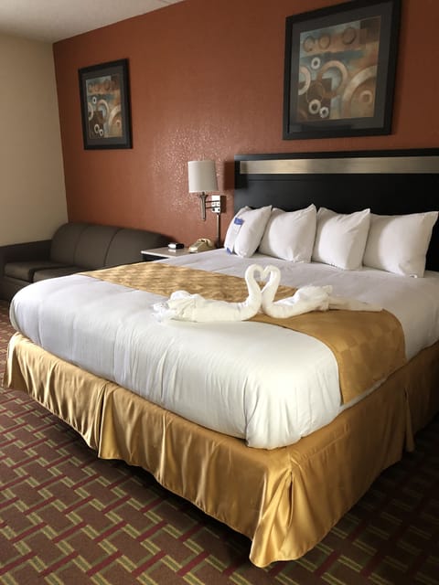 Desk, free cribs/infant beds, free WiFi, bed sheets