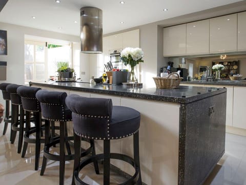 Dishwasher, cookware/dishes/utensils