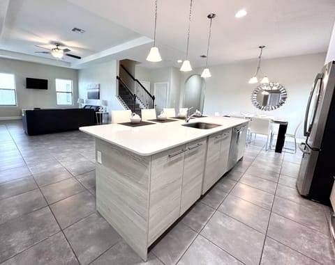 House, 4 Bedrooms | Private kitchen | Coffee/tea maker, fridge, toaster