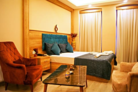 City Suite | In-room safe, desk, laptop workspace, soundproofing
