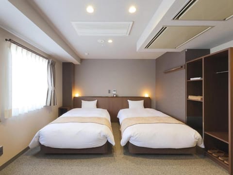 BUILDING No.2  Twin Room, Non Smoking | Desk, laptop workspace, WiFi (free), bed sheets