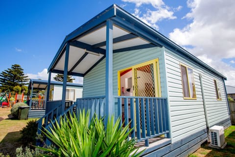 2 Bedroom Cabin - Curlew | Terrace/patio