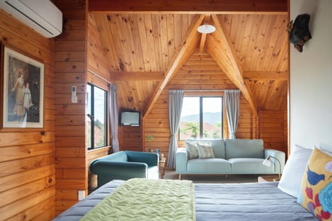 WiFi (free), bed sheets