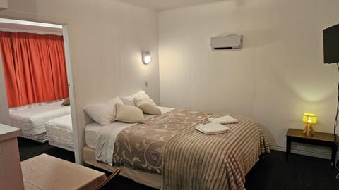 Family Suite, 1 Bedroom, Non Smoking, Kitchen (Family with separate room) | Desk, iron/ironing board, free WiFi, bed sheets