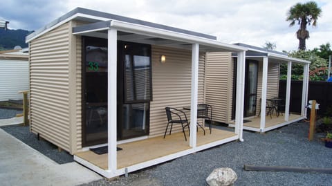 Basic Cabin | WiFi (free), bed sheets