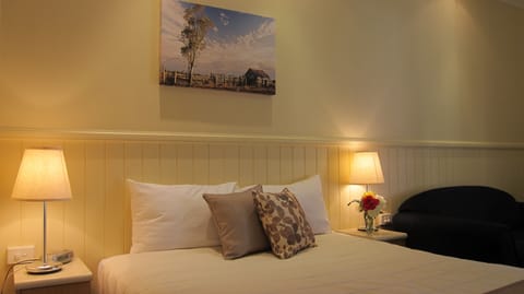 Iron/ironing board, WiFi (free), bed sheets
