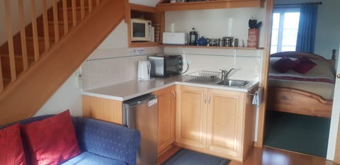 Cottage, 2 Bedrooms, Kitchenette (Lady Esther Cottage) | Private kitchenette | Fridge, microwave, stovetop, coffee/tea maker