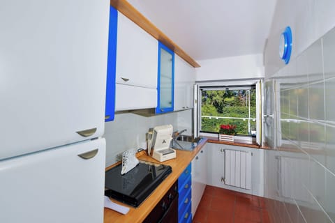 Electric kettle, highchair