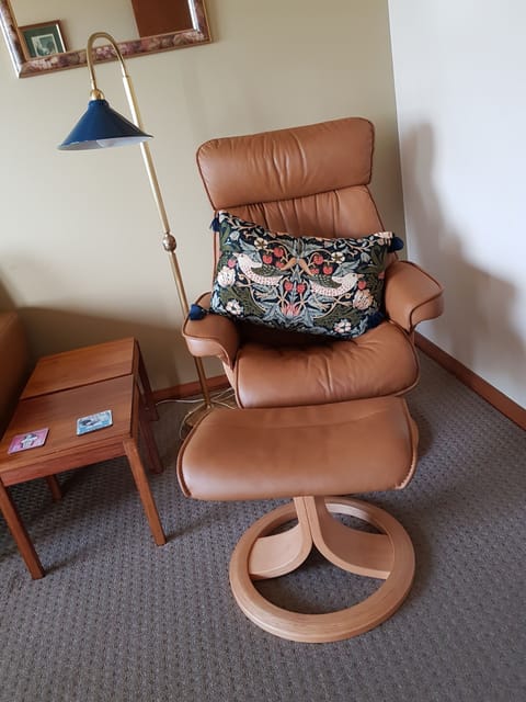 Standard Apartment, 1 Bedroom (Cornwall Cottage) | Living area | 40-cm Smart TV with satellite channels, TV, Netflix