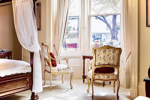 Deluxe Room (Adelaide ) | In-room safe, laptop workspace, soundproofing, free WiFi