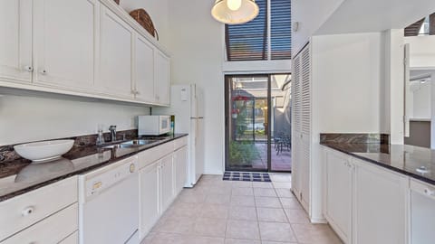 Condo, 2 Bedrooms | Private kitchen | Fridge, oven, coffee/tea maker, toaster