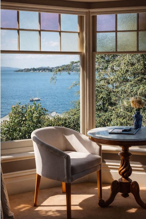 King Waterview - Kelly Room | Premium bedding, pillowtop beds, minibar, individually decorated