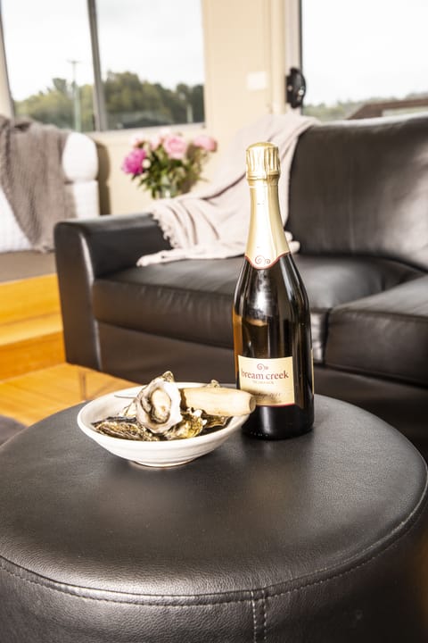 Studio (Spa) | Living area | LCD TV, DVD player