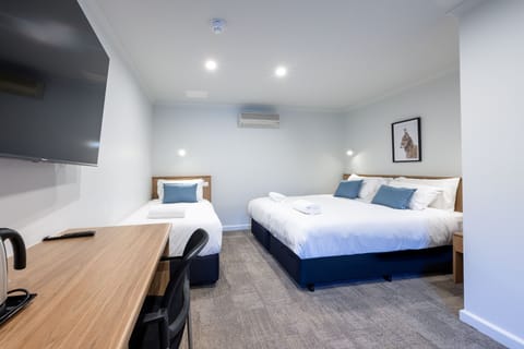 Deluxe Room | Iron/ironing board, free WiFi, bed sheets