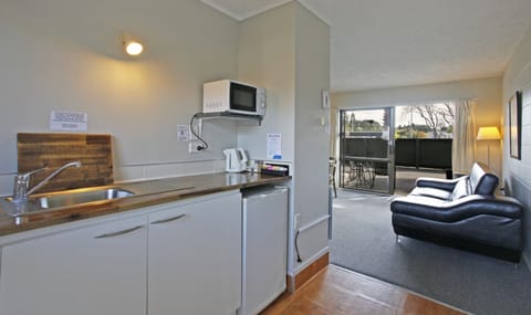 Fridge, microwave, coffee/tea maker, electric kettle