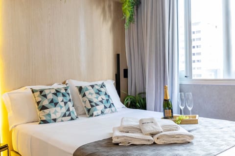 Apartment | 1 bedroom, in-room safe, iron/ironing board, free WiFi
