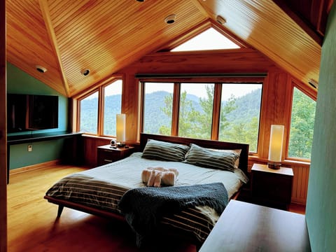 Luxury House | Egyptian cotton sheets, premium bedding, down comforters