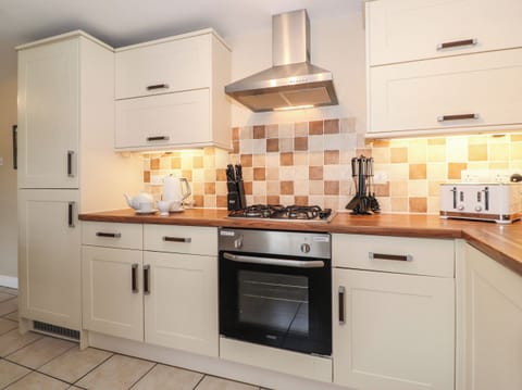 Fridge, dishwasher, electric kettle, toaster