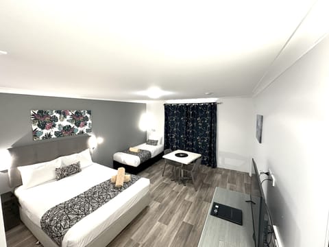 Iron/ironing board, cribs (surcharge), WiFi (free), bed sheets