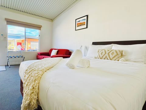 Standard Double Room, 1 Queen Bed | Desk, laptop workspace, iron/ironing board, WiFi (free)