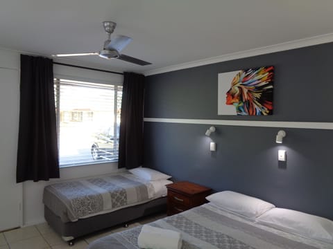 Standard Twin | Living area | TV, DVD player