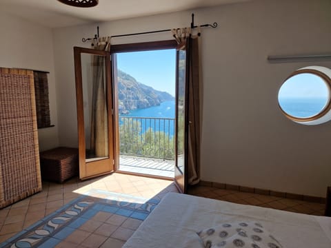 RAVELLO - sea view, with jacuzzi | Minibar, individually decorated, individually furnished, desk