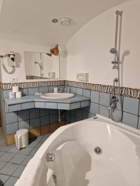 RAVELLO - sea view, with jacuzzi | Bathroom | Combined shower/tub, jetted tub, free toiletries, hair dryer