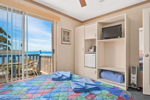 Egyptian cotton sheets, premium bedding, blackout drapes, bed sheets