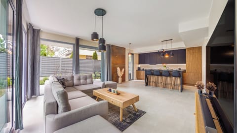 Apartment (1) | Living area | Flat-screen TV