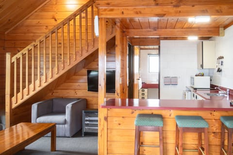 Deluxe Suite, 2 Bedrooms (Alpine Deluxe) | In-room dining